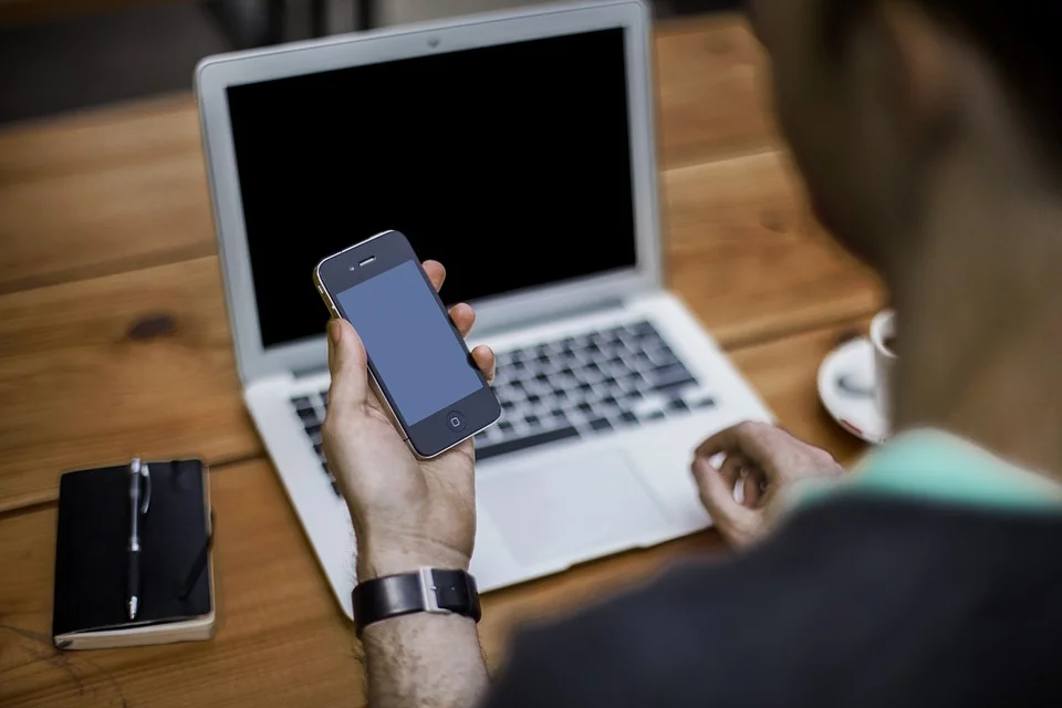 hvordan får jeg video fra iphone til pc